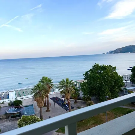 La Finestra Sul Blu - Sea View شقة سافونا