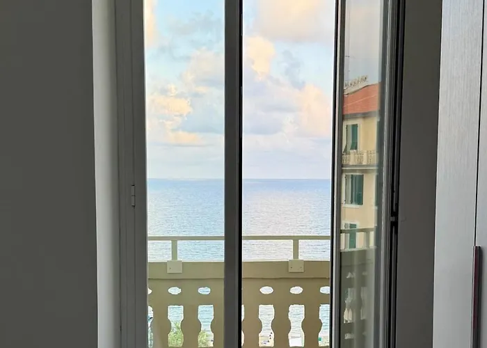 La Finestra Sul Blu - Sea View * サヴォーナ